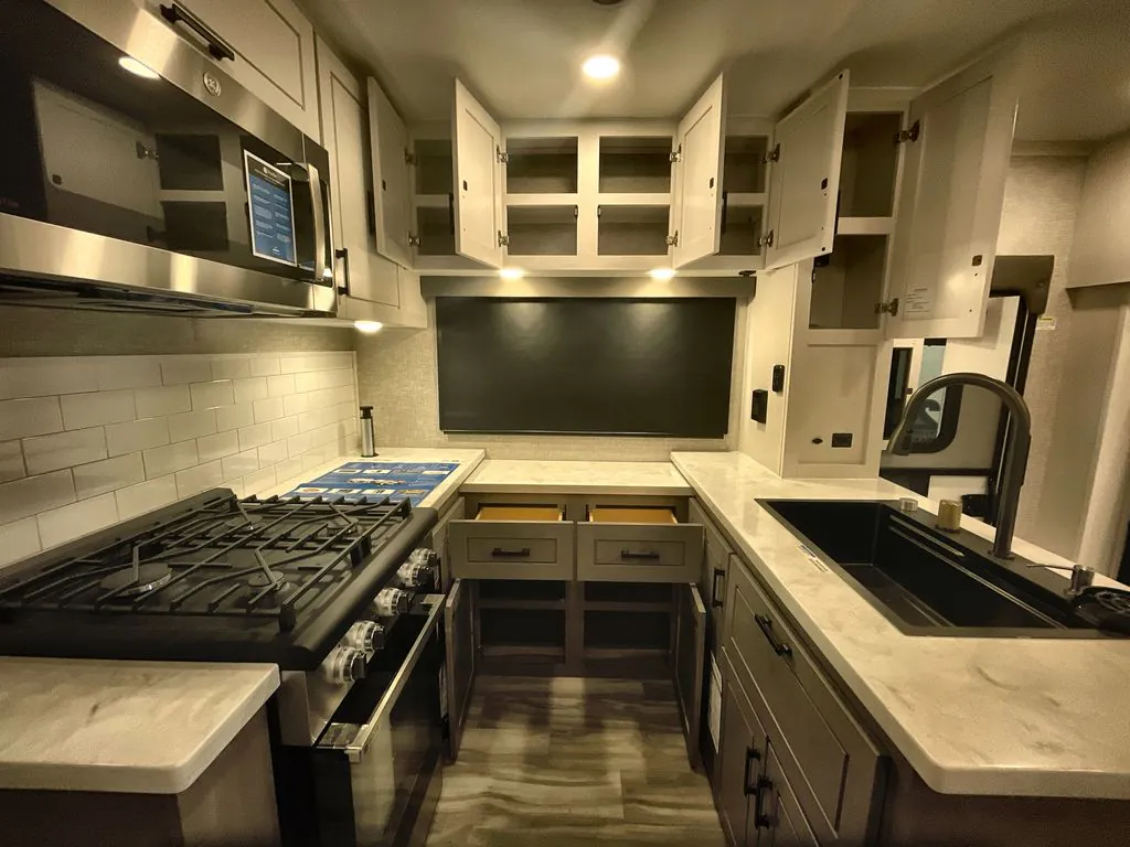 2025 Jayco Seismic Luxury Series 4113, Photos photo 23
