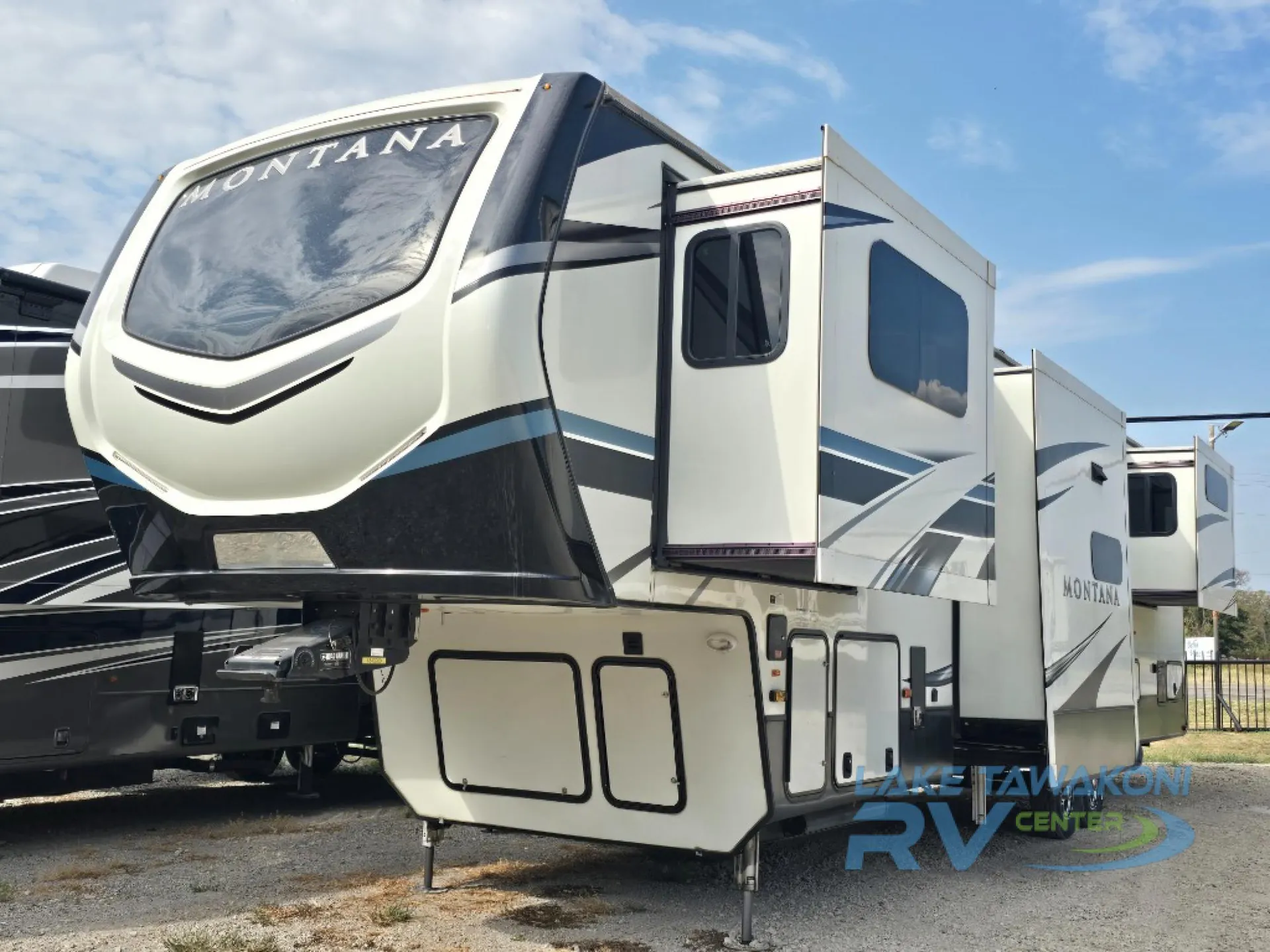 2021 Keystone Montana 3761FL - Photo 2