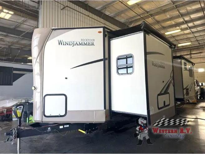 2019 Forest River Rockwood Windjammer 3029V - Photo 2