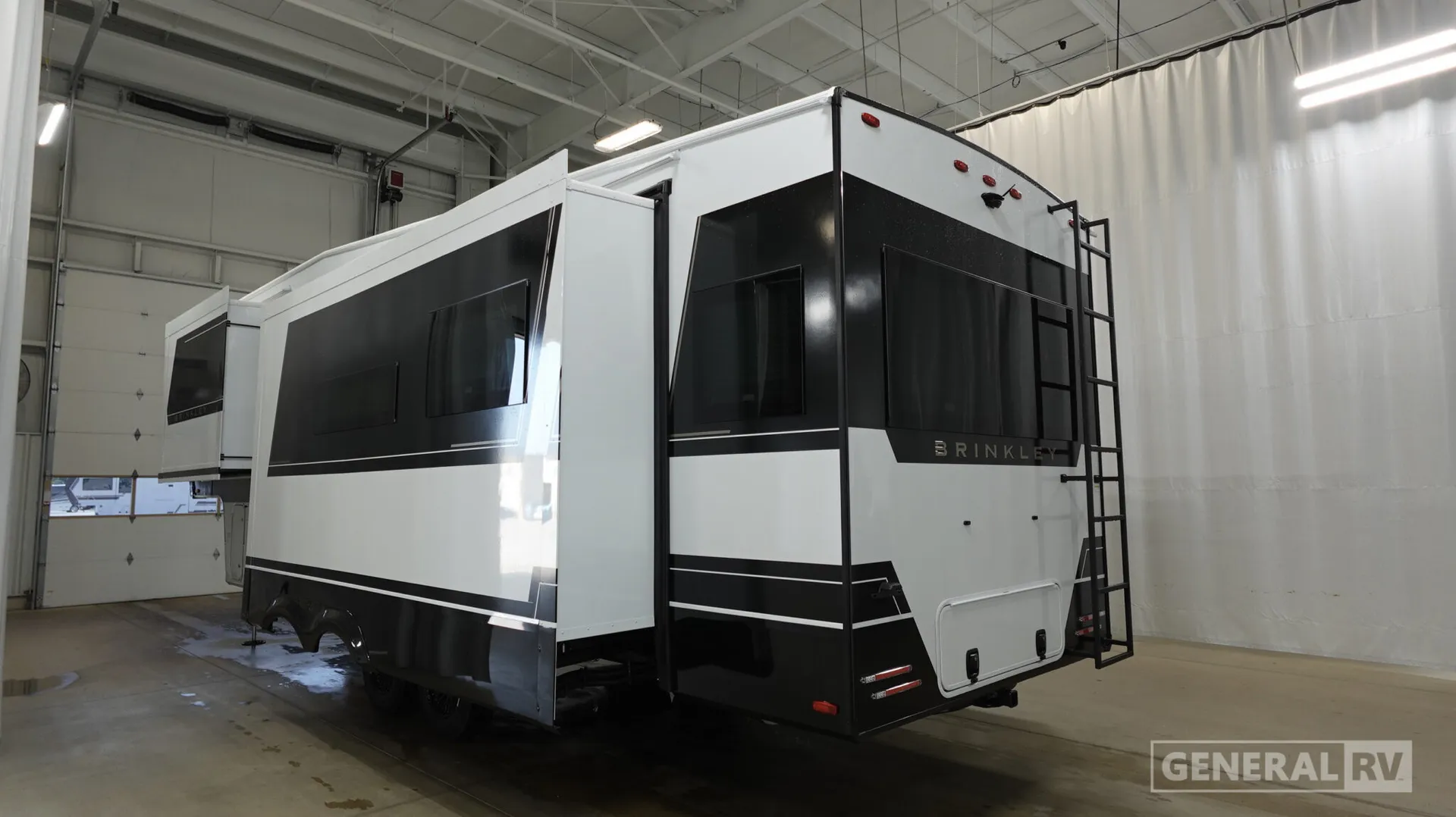 2027 Brinkley Model Z 2900 - Photo 4