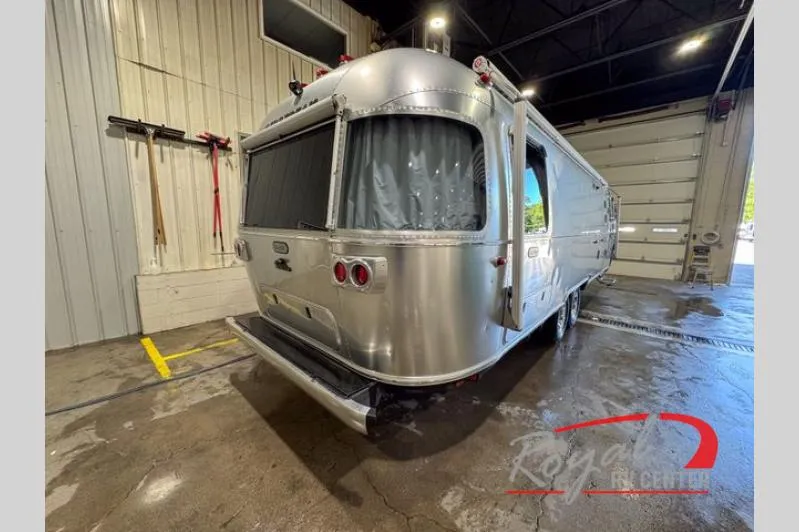 2023 Airstream Classic 30RB - Photo 3