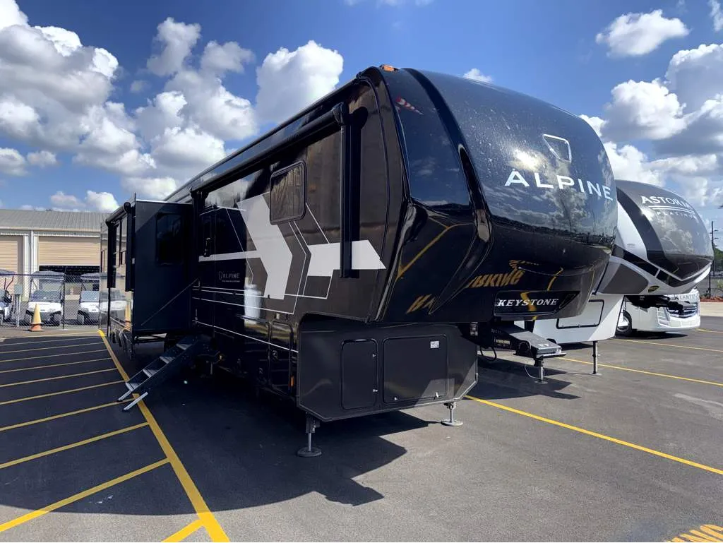 2026 Keystone Alpine Avalanche Edition 366LS - Photo 2