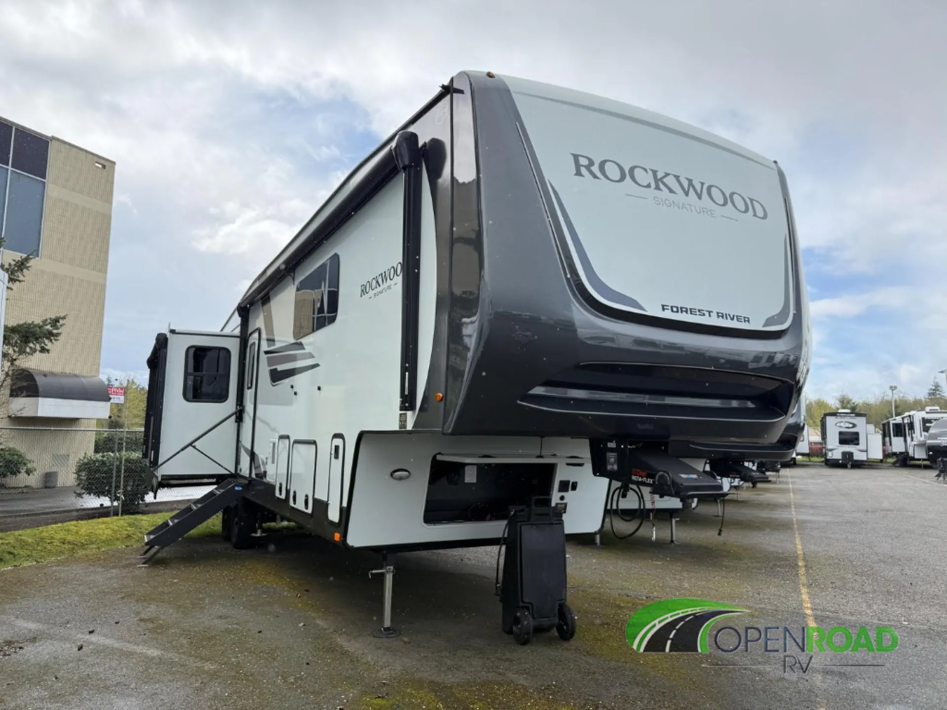 2026 Forest River Rockwood Signature 401SFB - Photo 2