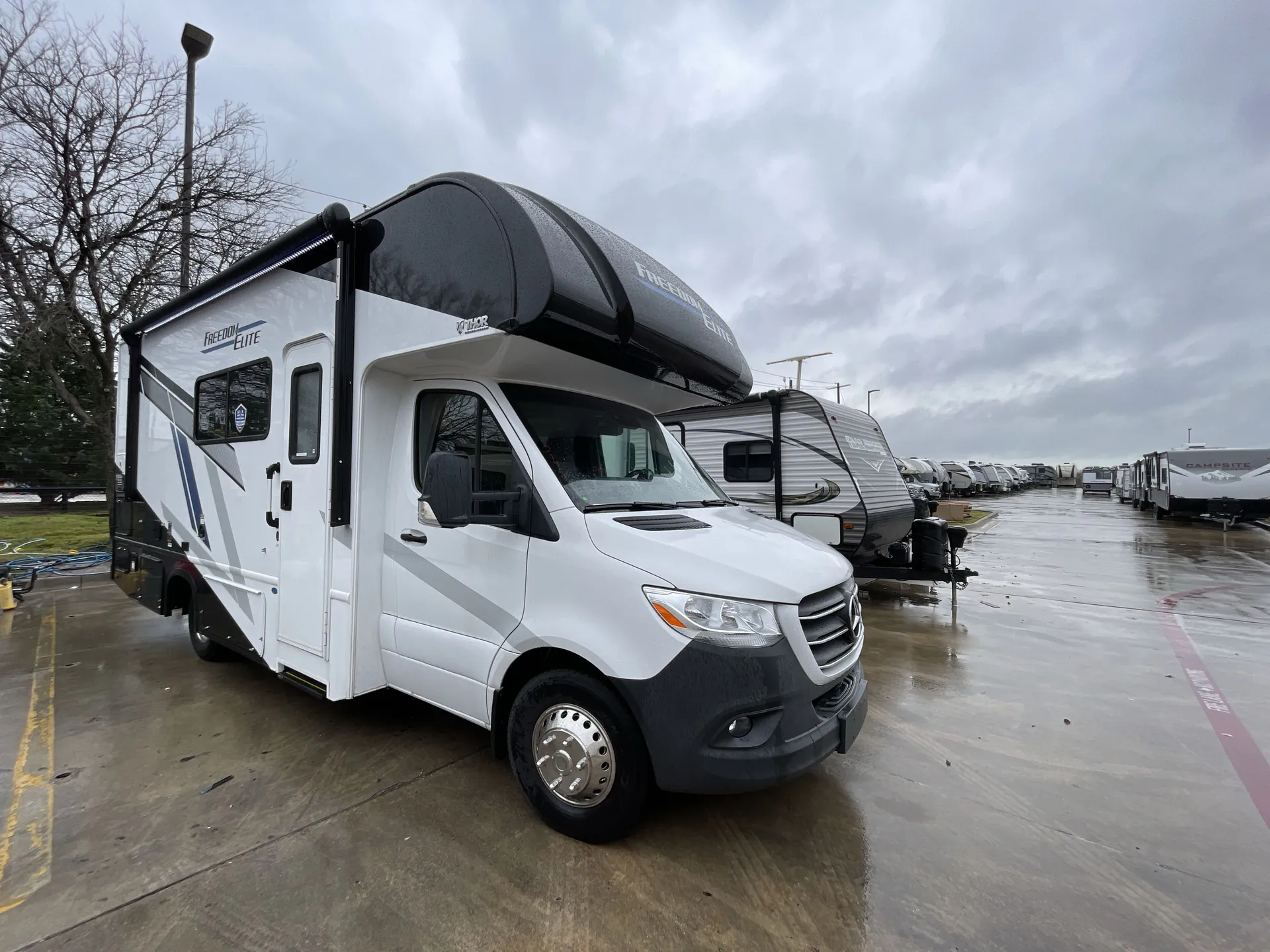 2025 Thor Motor Coach Freedom Elite 24FL - Photo 2