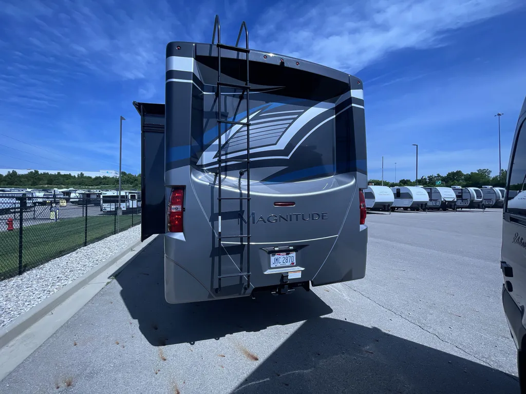 2022 Thor Motor Coach Magnitude RS36, Photos photo 7