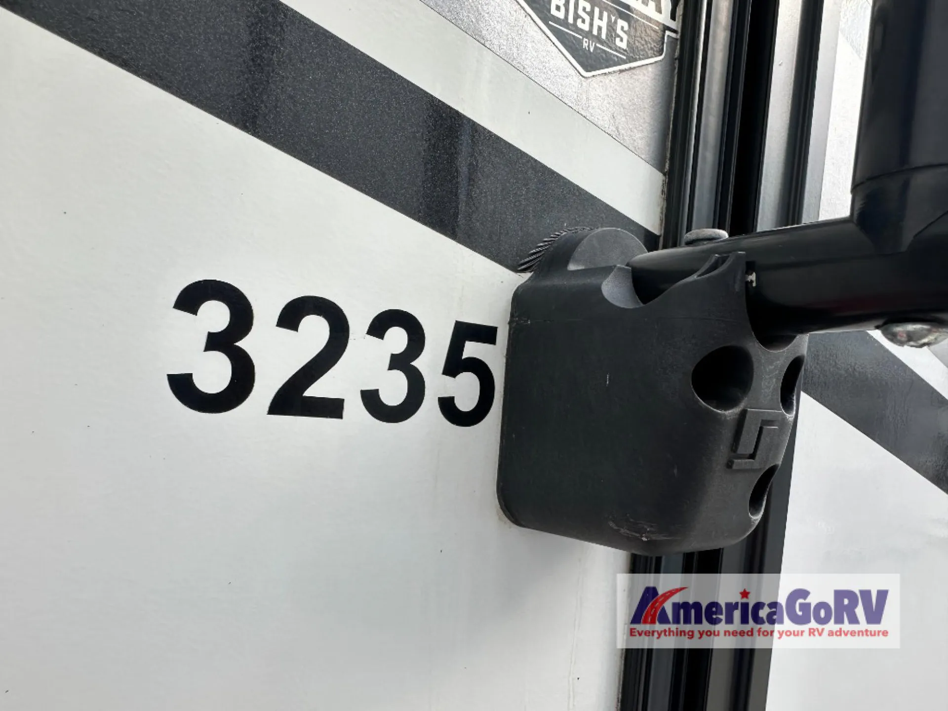 2021 Winnebago Voyage 3235RL - Photo 3