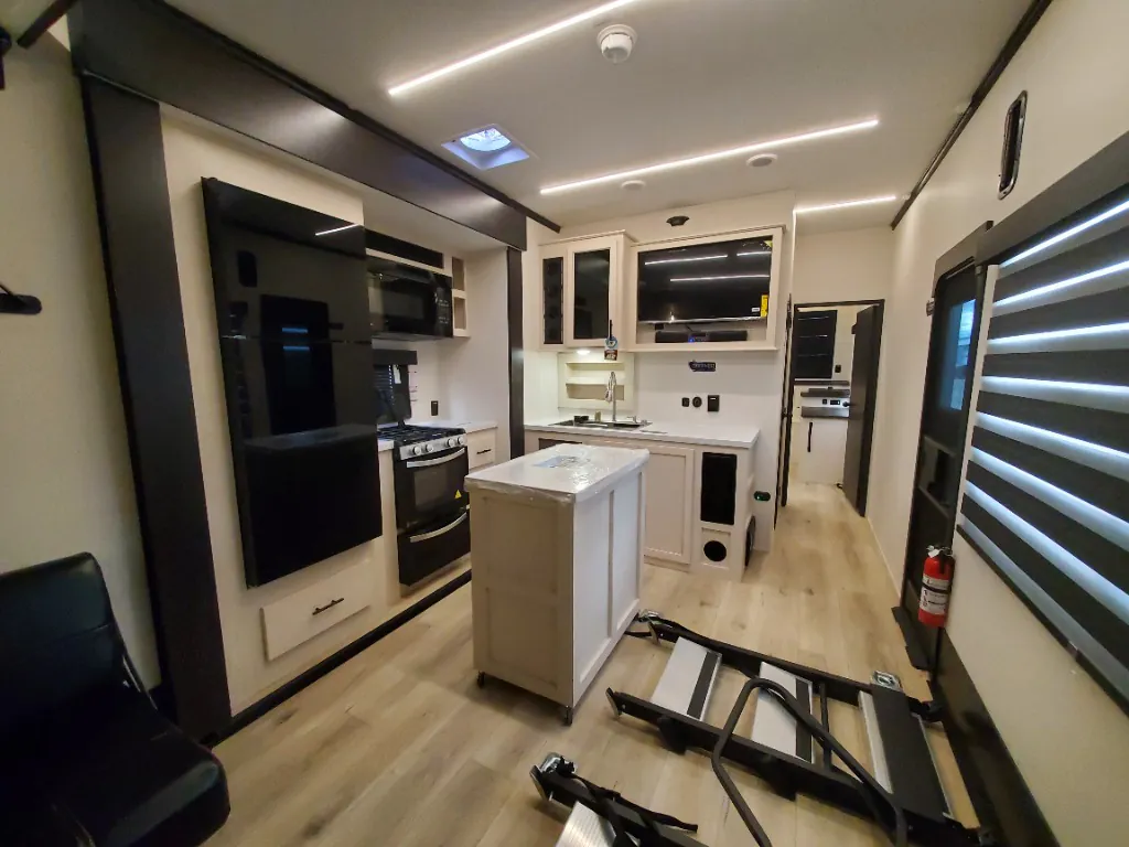 2025 Forest River Vengeance Rogue Armored 26L140, Photos photo 4
