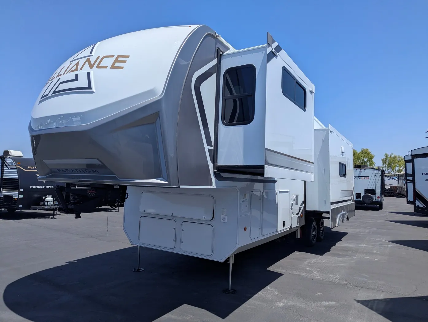 2026 Alliance RV Paradigm 310RL - Photo 4