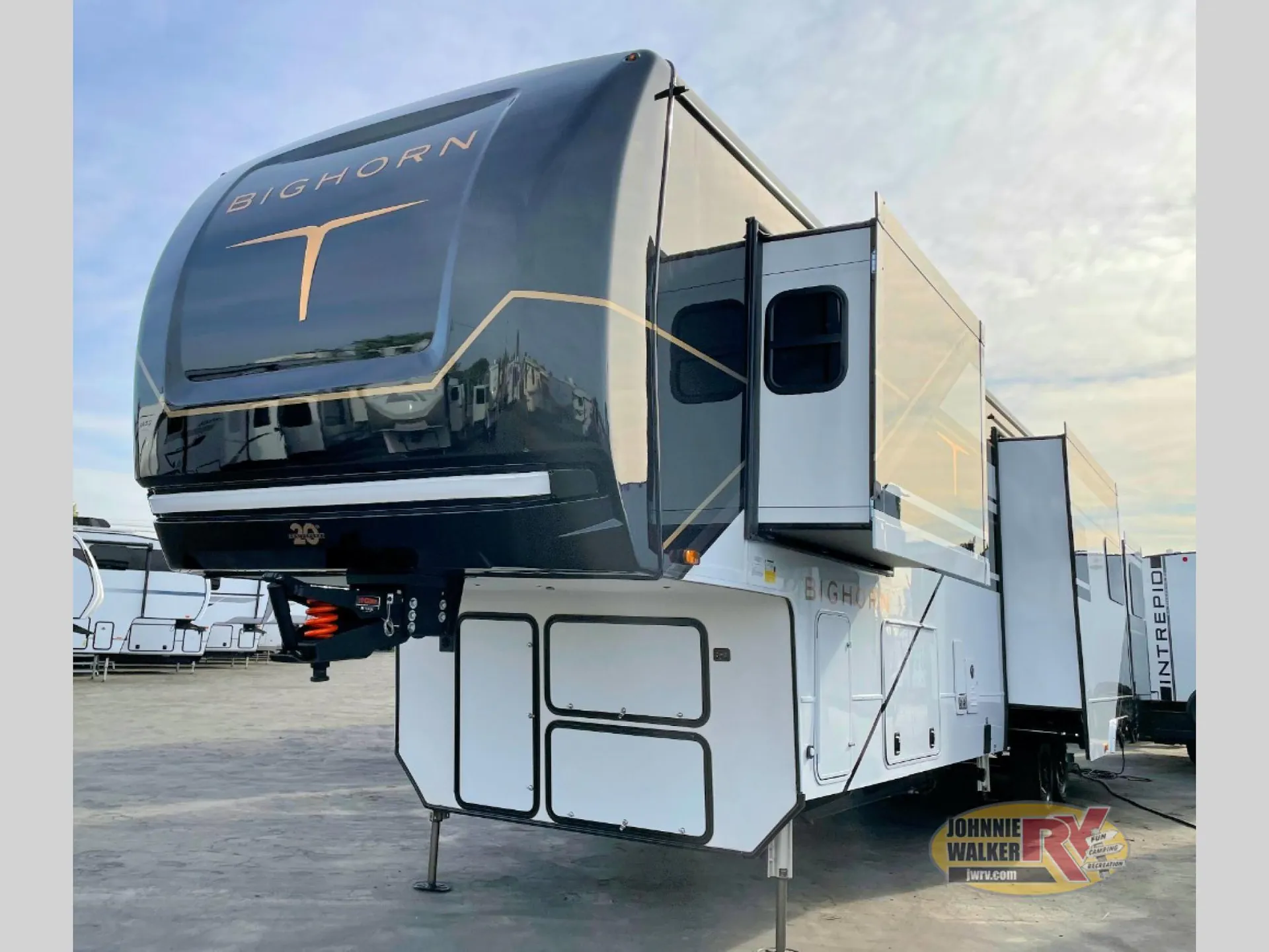 2025 Heartland Bighorn 392DS - Photo 4