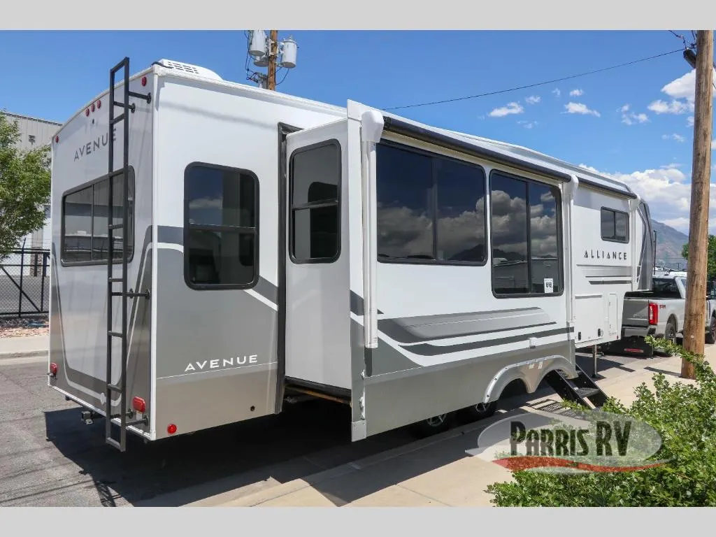 2027 Alliance RV Avenue 32RLS - Photo 3