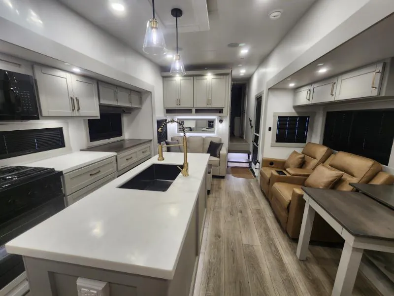 2025 Brinkley Model Z 3300, Photos photo 4