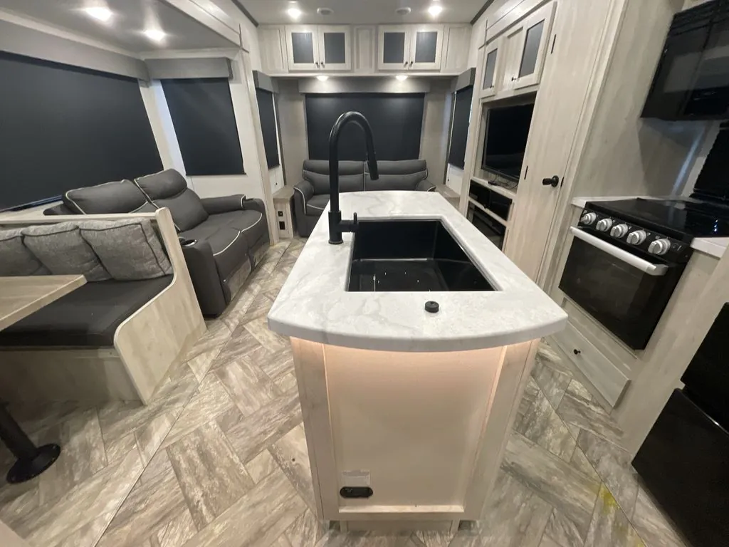2023 Forest River Wildcat 369MBL, Photos photo 8