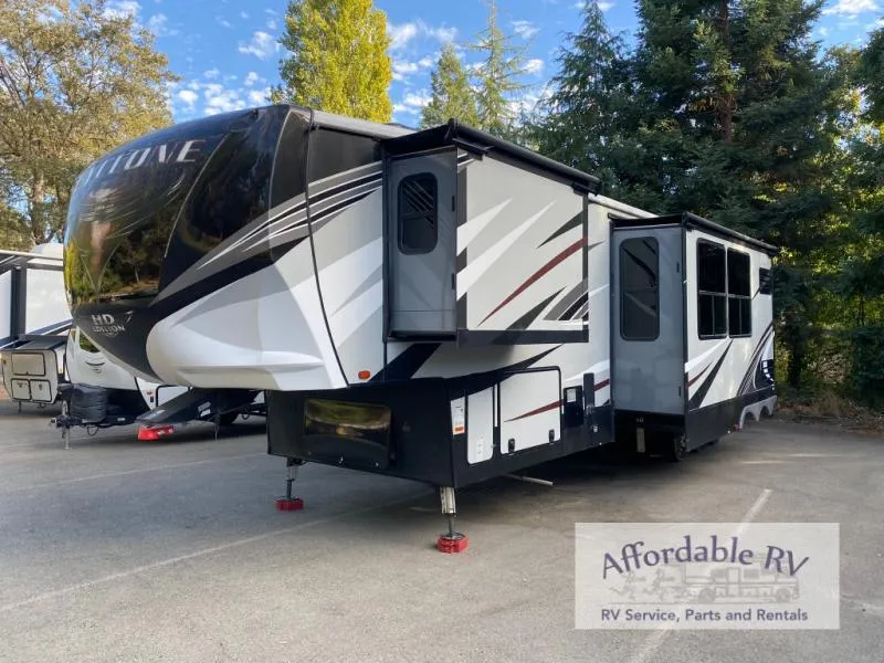 2019 Heartland Cyclone Used    4200 - Photo 2