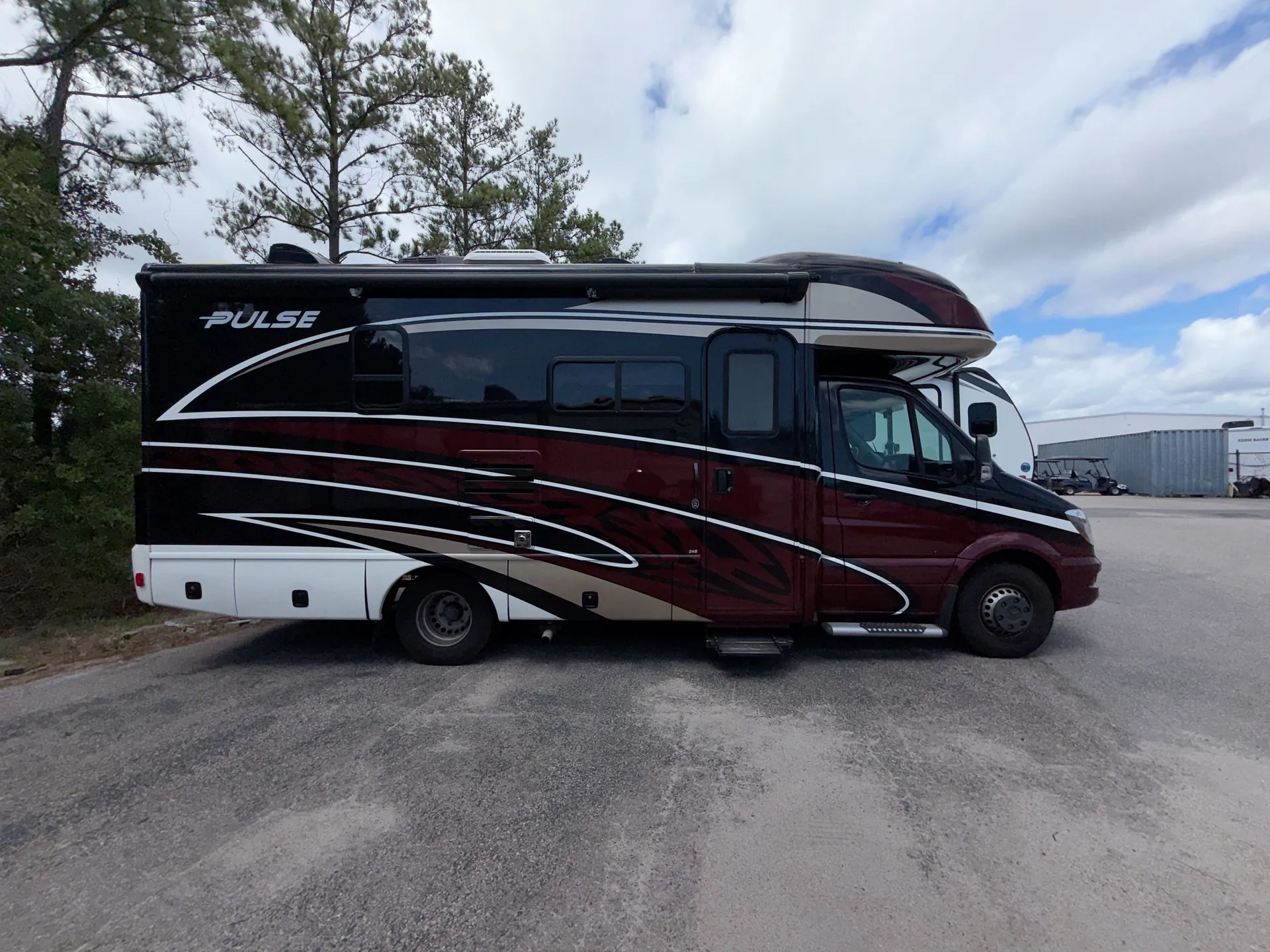 2019 Fleetwood Pulse 24B — living area main
