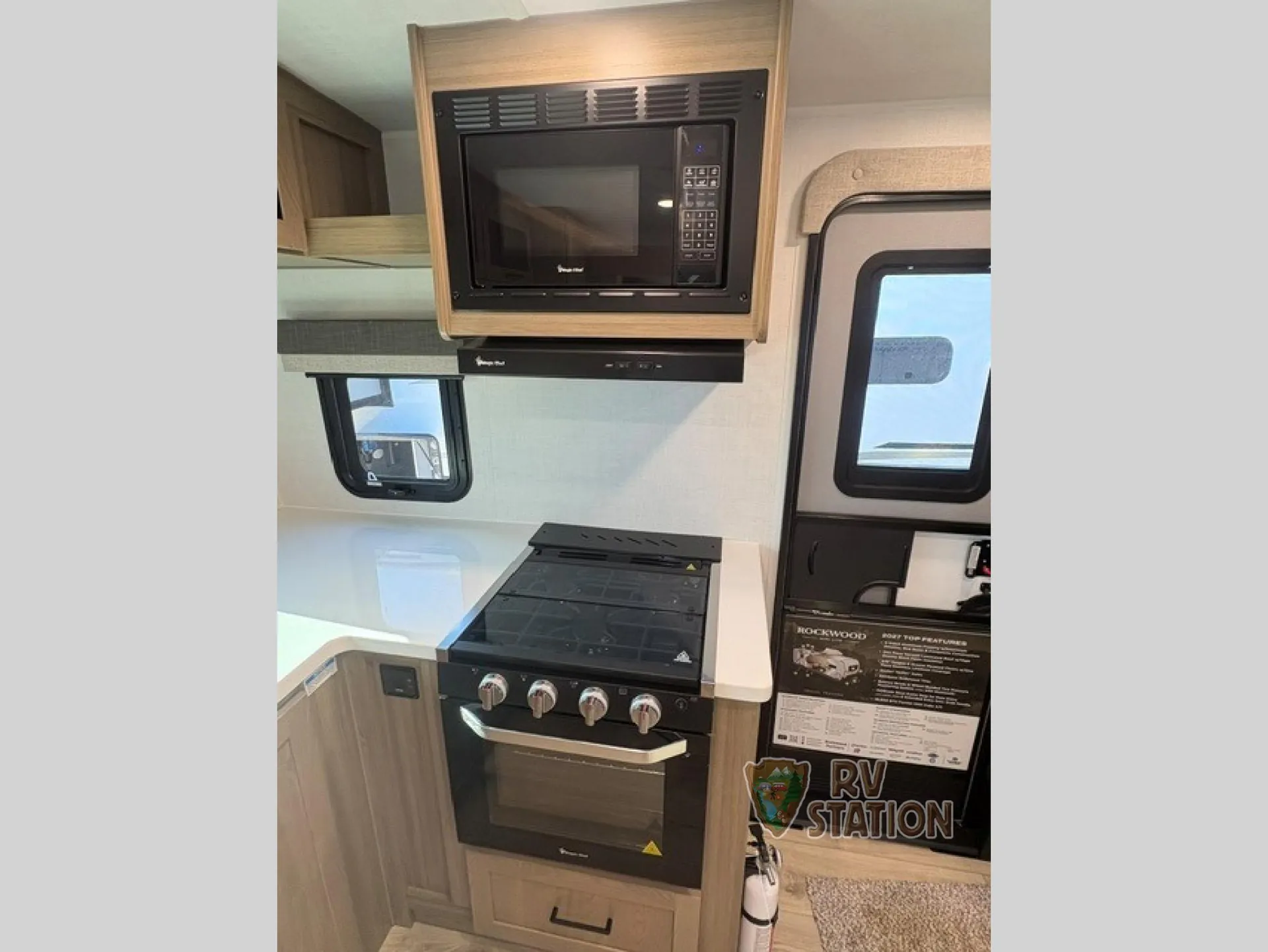 2027 Forest River Rockwood Mini Lite 2506FK — Photo 6