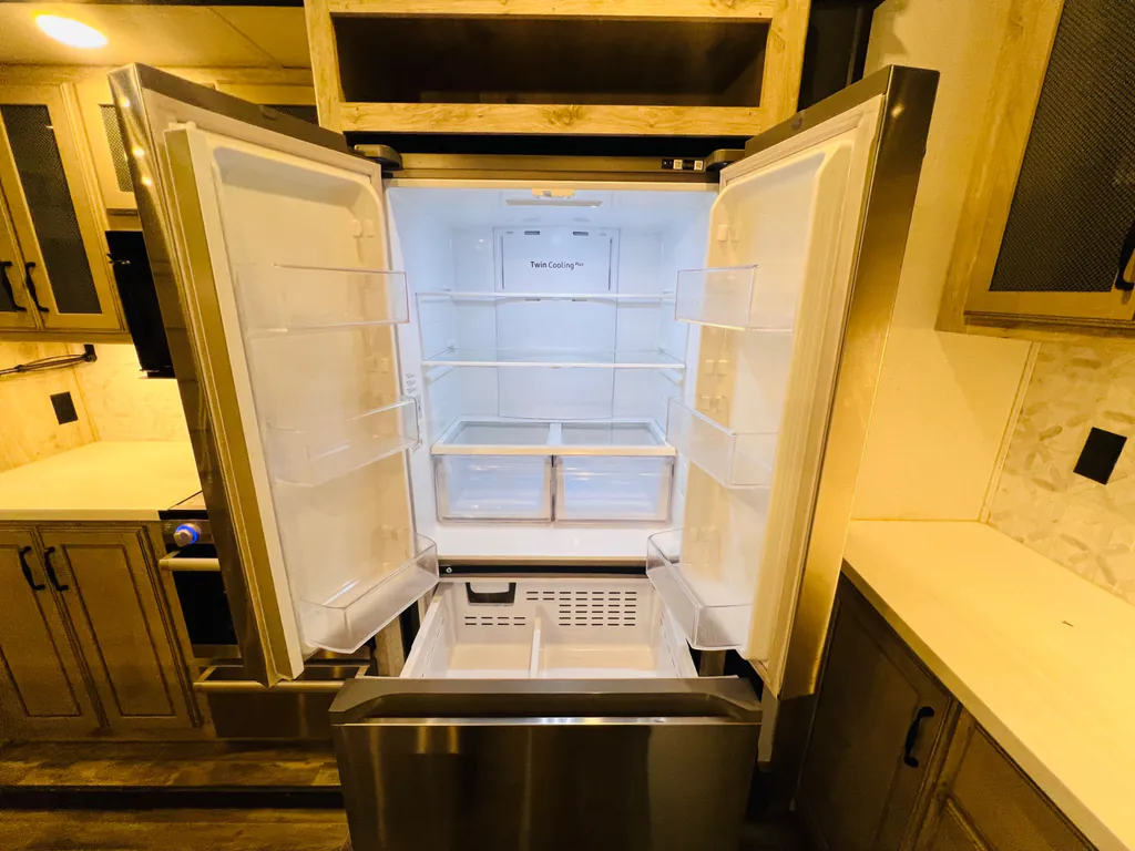 2023 Keystone Avalanche 390DS, Photos photo 21