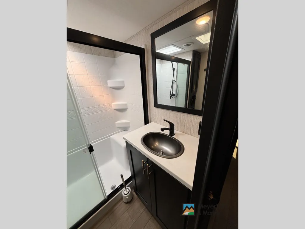 2022 Forest River Wildcat 369MBL, Photos photo 17