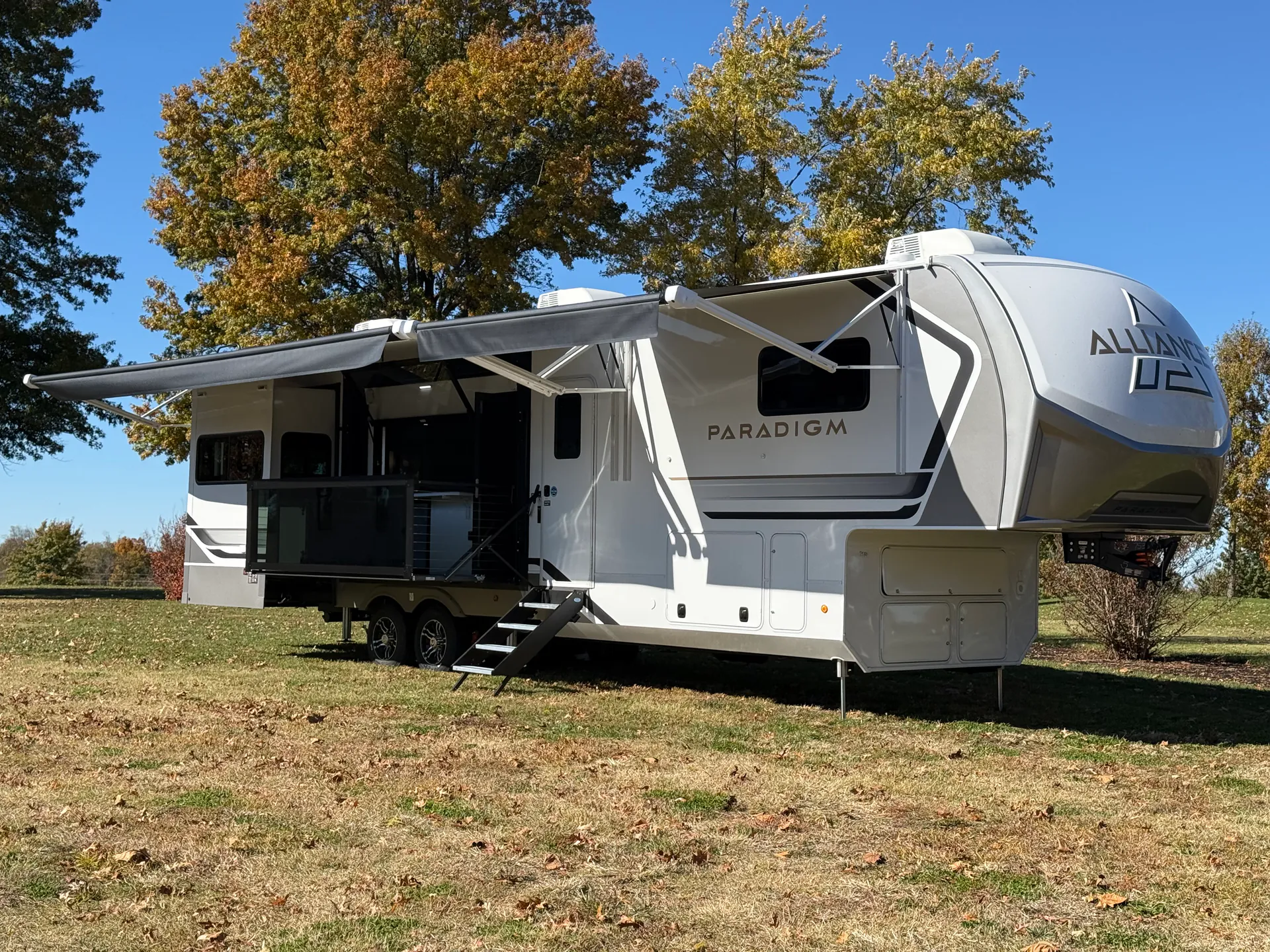 2026 Alliance RV Paradigm 388SP - Photo 3