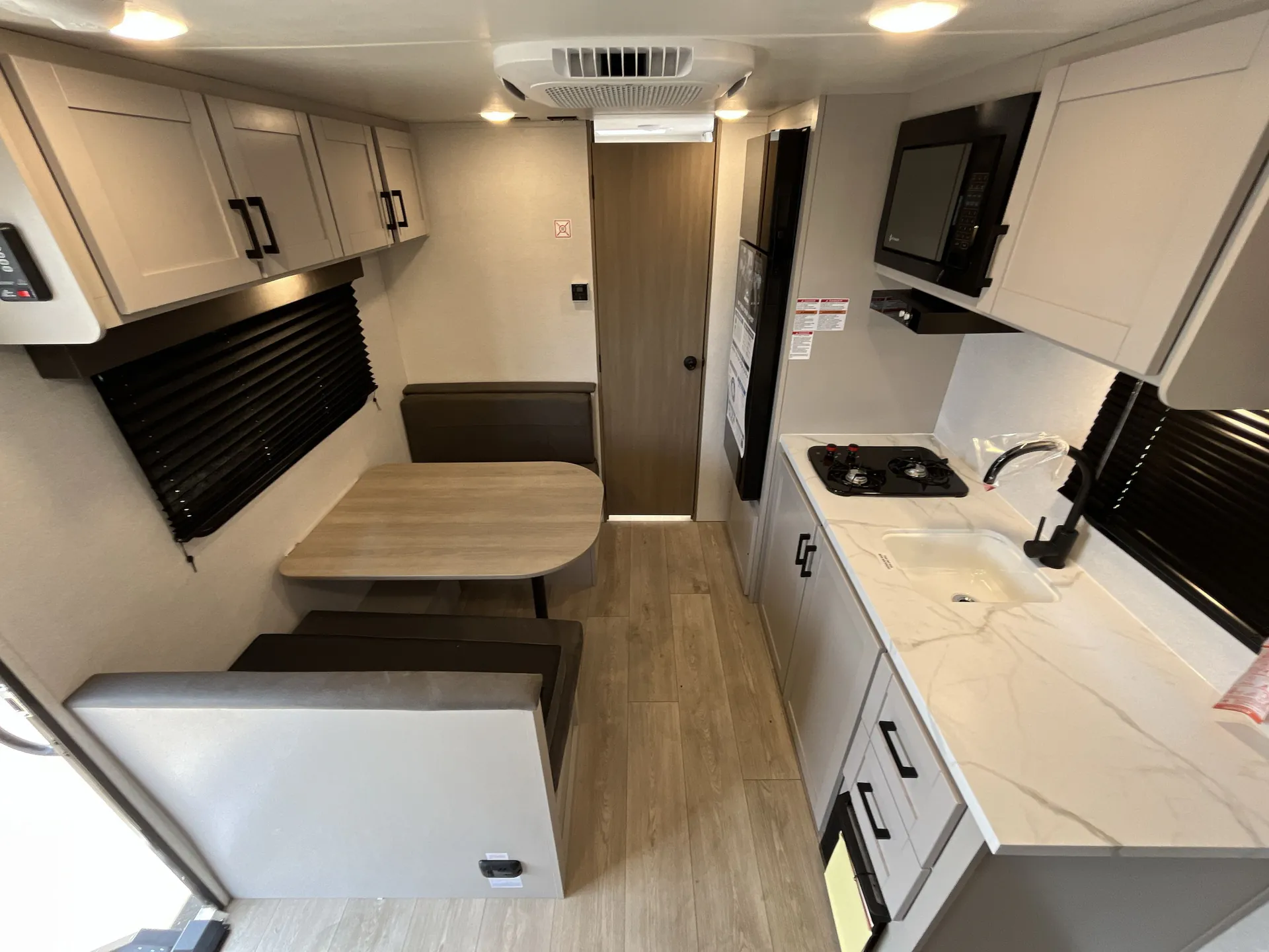 2027 Jayco Jay Flight 175FQW - Photo 3