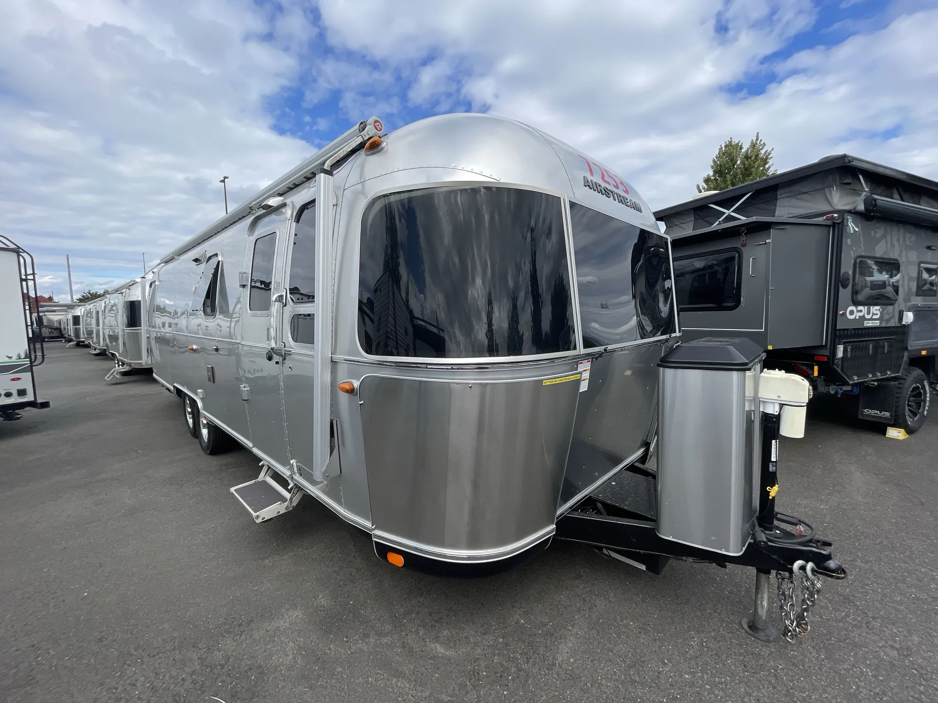 2017 airstream Classic 30 - Photo 2