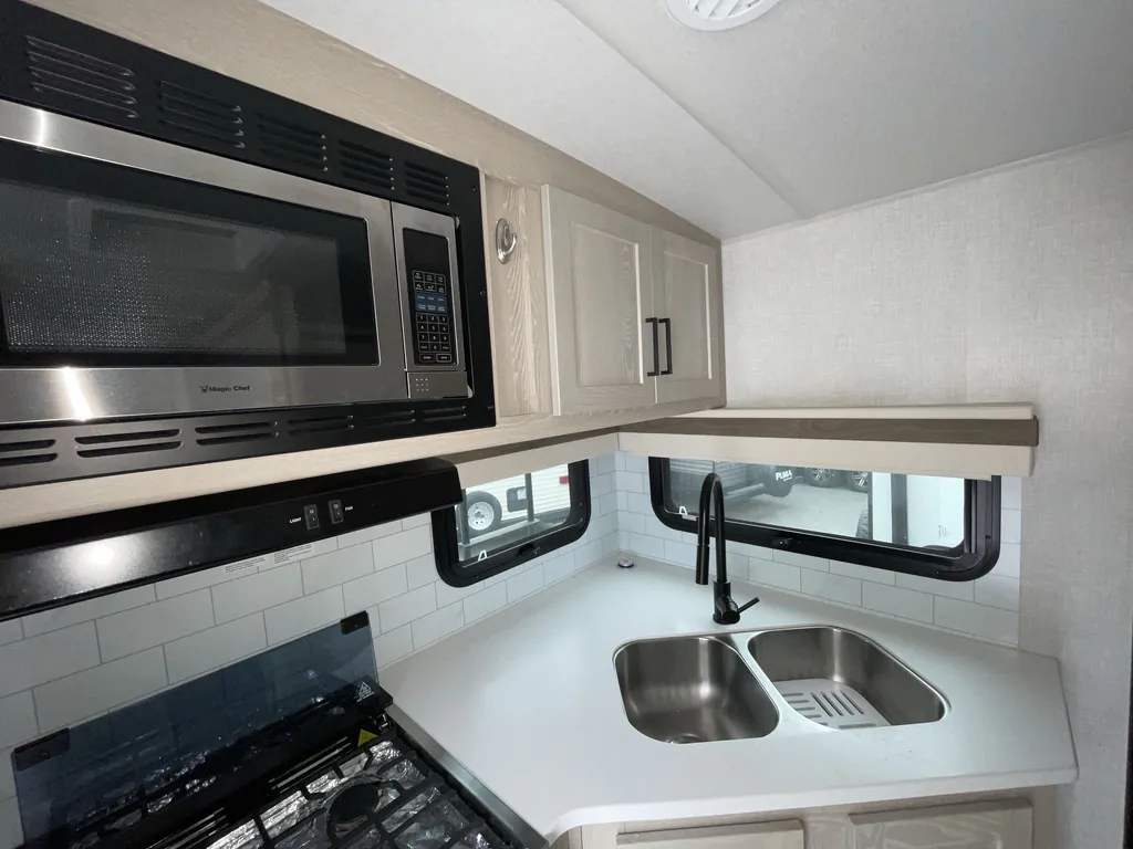 2022 Forest River Rockwood Ultra Lite 2614BS, Photos photo 11