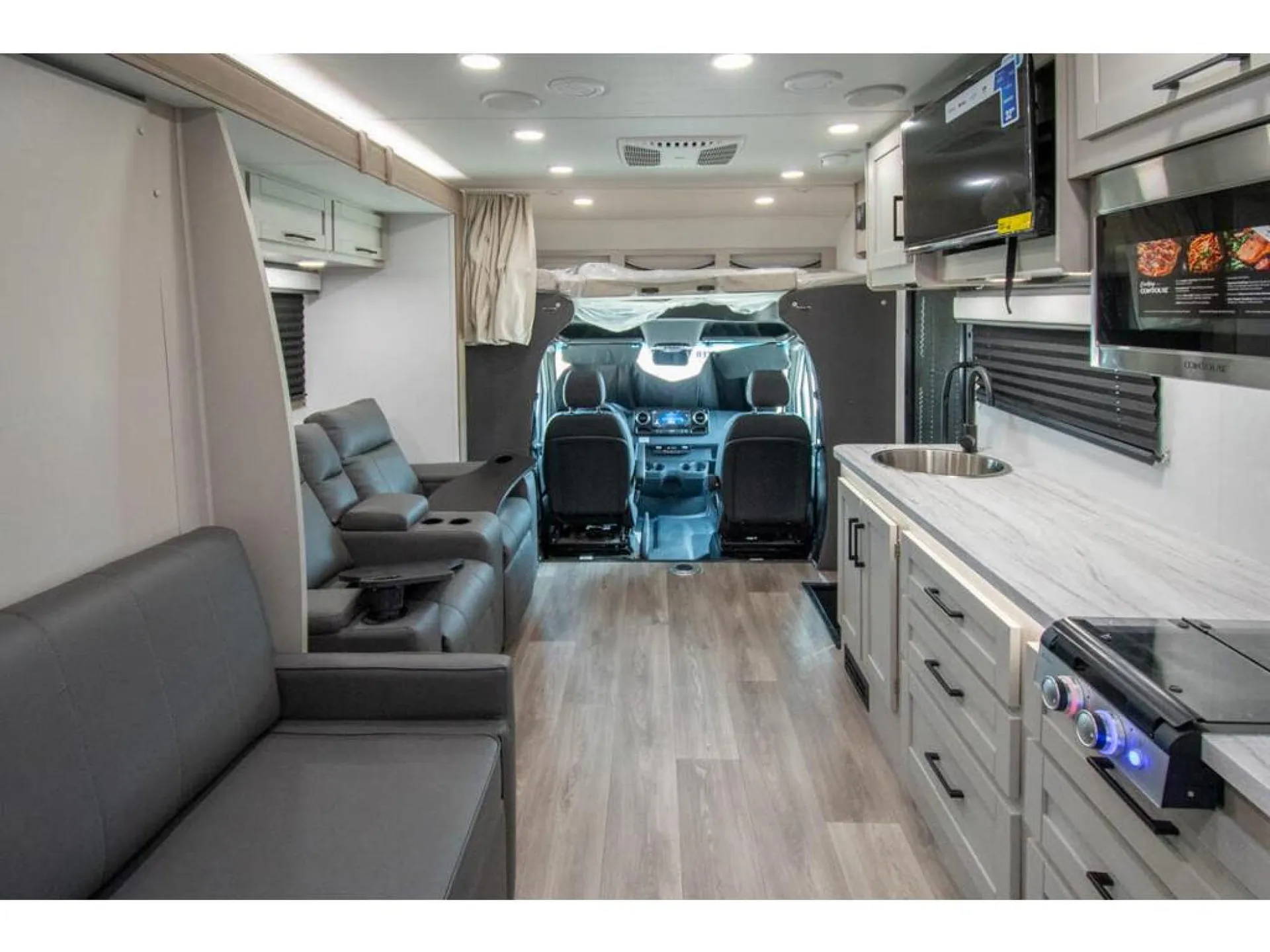 2026 Entegra Coach Qwest SE 24R - Photo 3