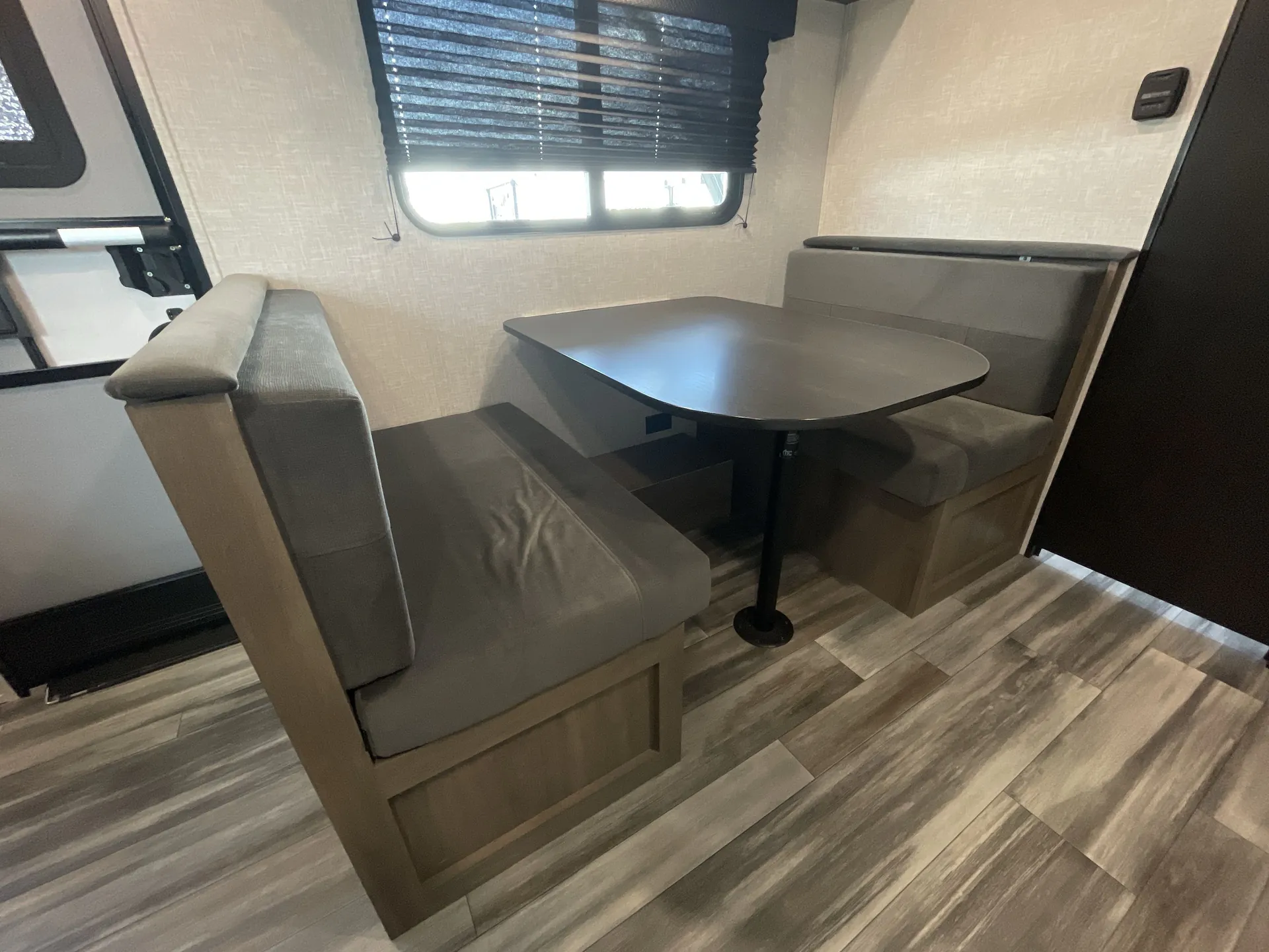 2025 Jayco Jay Flight SLX 175FQ — living area main