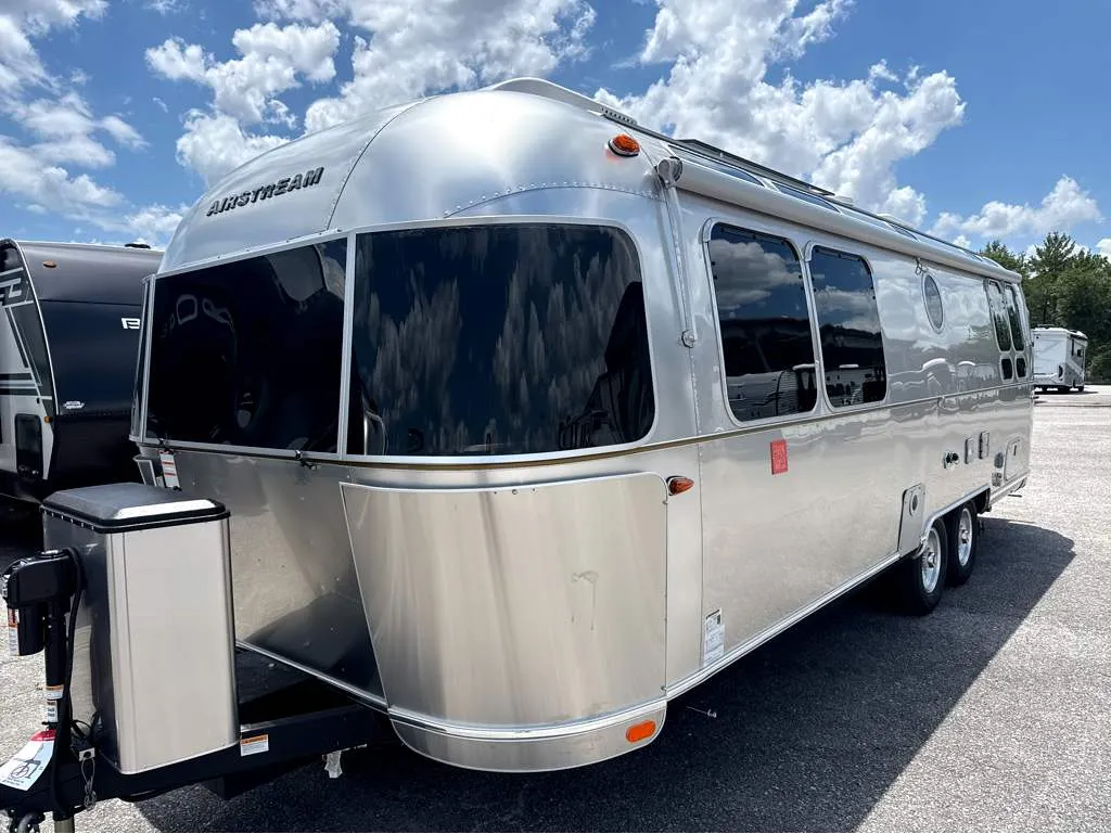 2026 Airstream Frank Lloyd Wright 28RBT - Photo 2