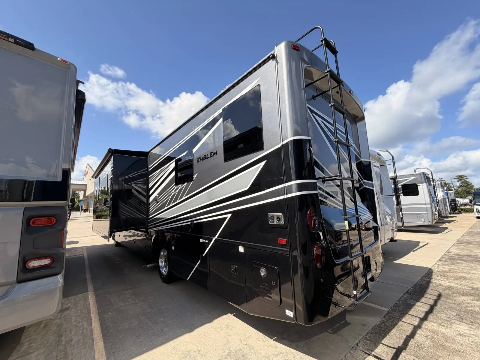 2027 Entegra Coach Emblem 36U - Photo 3