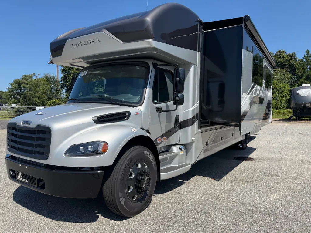 2027 Entegra Coach Accolade 37K, Photos photo 3