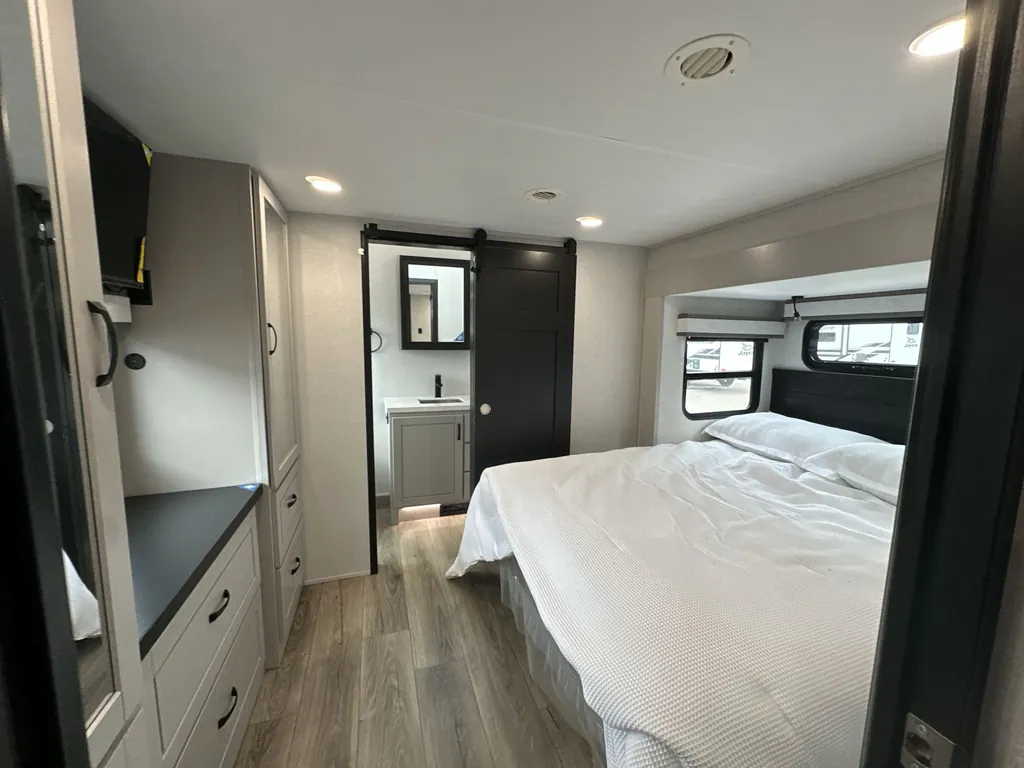 2026 Jayco North Point 395DSDB, Photos photo 2