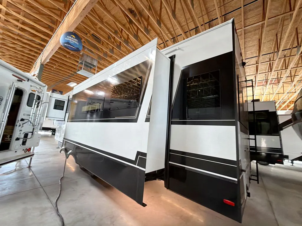 2026 Brinkley Model Z 3600, Photos photo 4