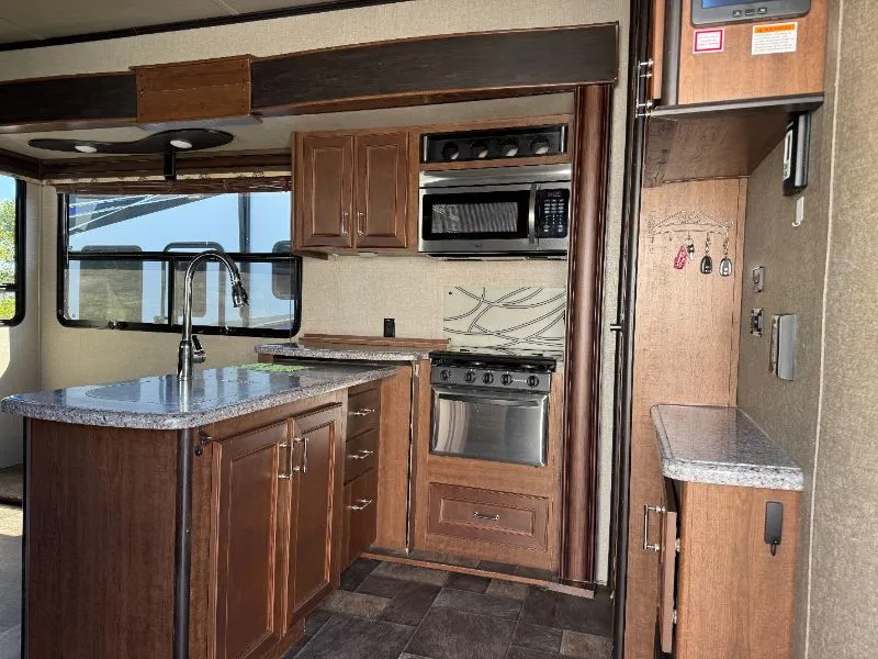 2017 Keystone Fuzion 414 - Photo 3