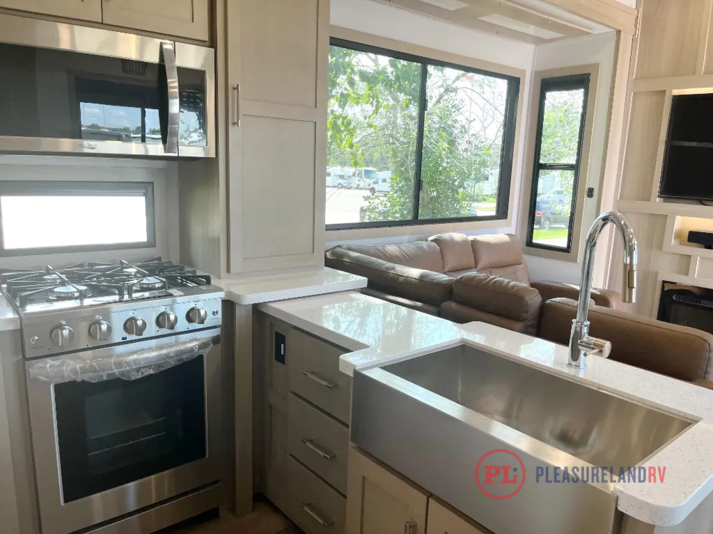 2026 Keystone Raptor 433, Photos photo 16