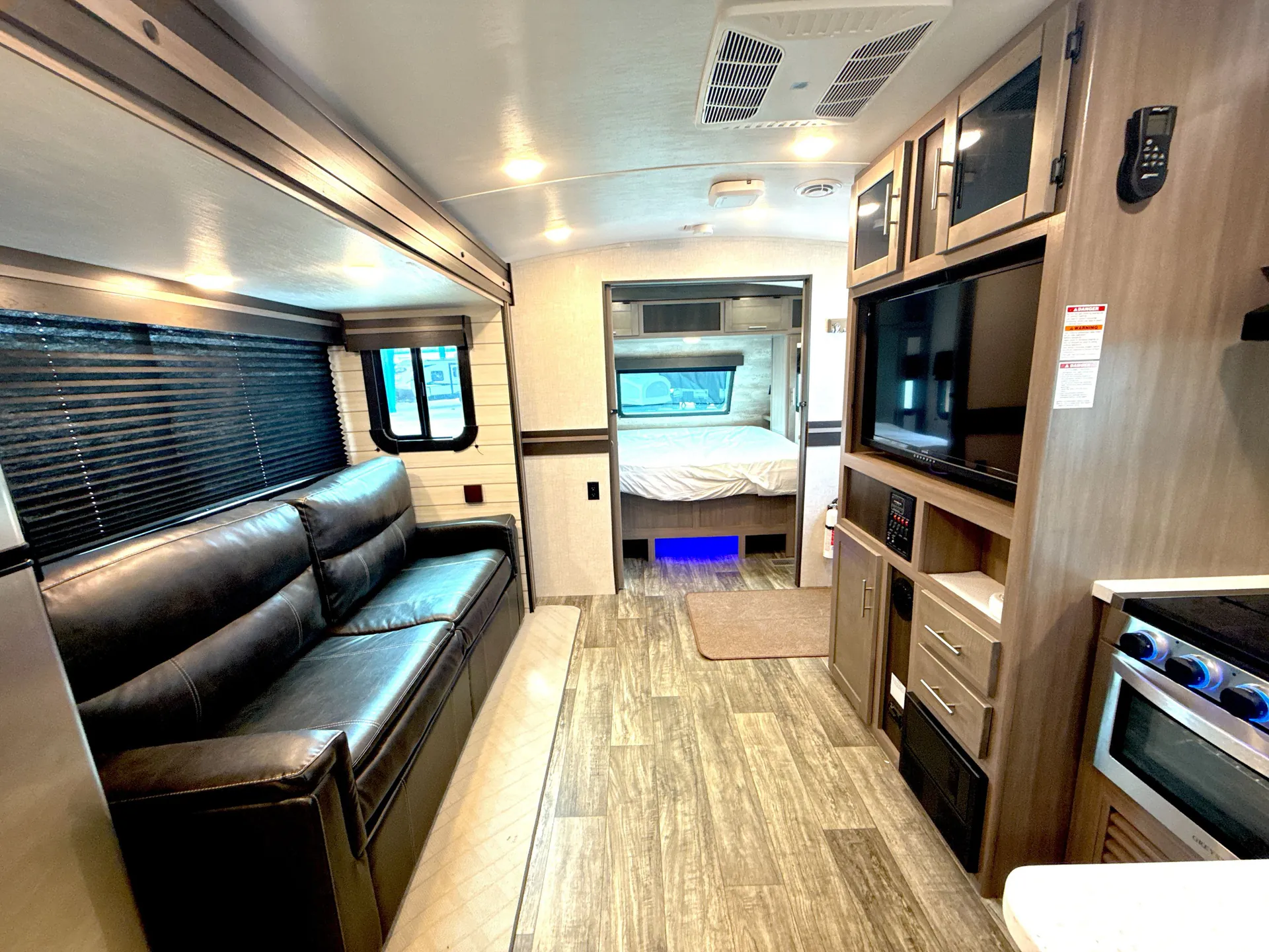 2022 CrossRoads Sunset Trail Super Lite 222RB dealer photo 2 from Camping World