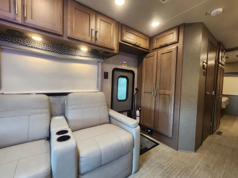 2022 Thor Motor Coach Magnitude Super C XG32, Photos photo 8
