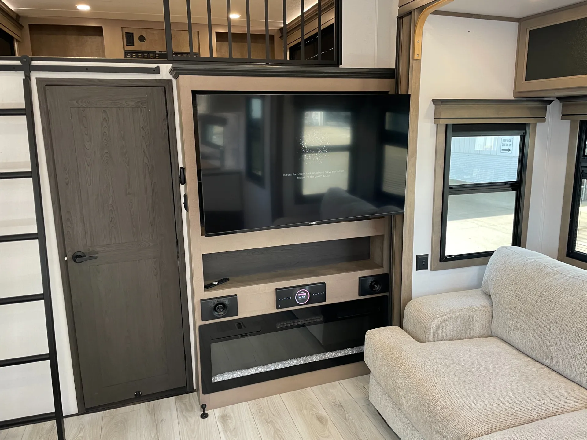 2025 Keystone Montana 3915TB - Photo 4