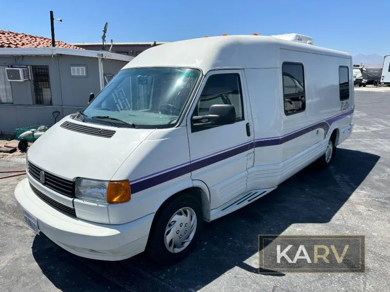 1995 Winnebago Rialta 221RD - Photo 2