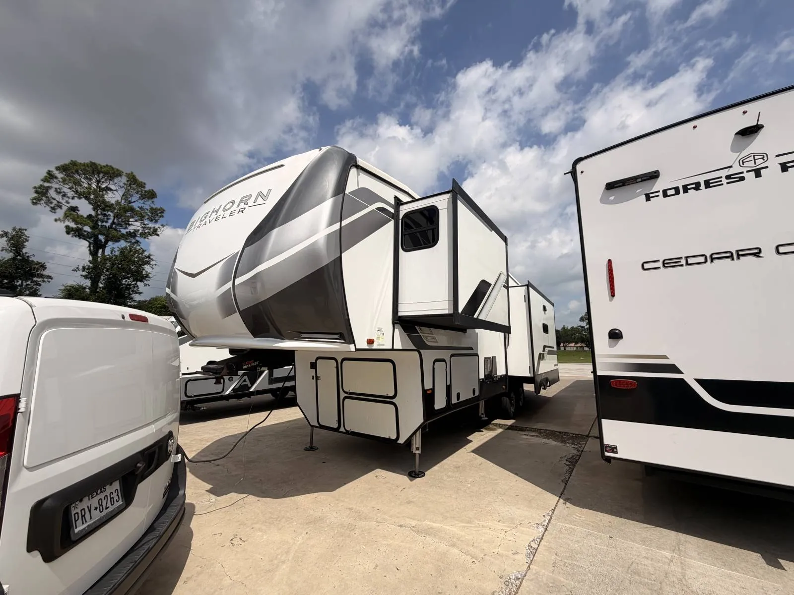 2024 Heartland Bighorn Traveler 32RS - Photo 2