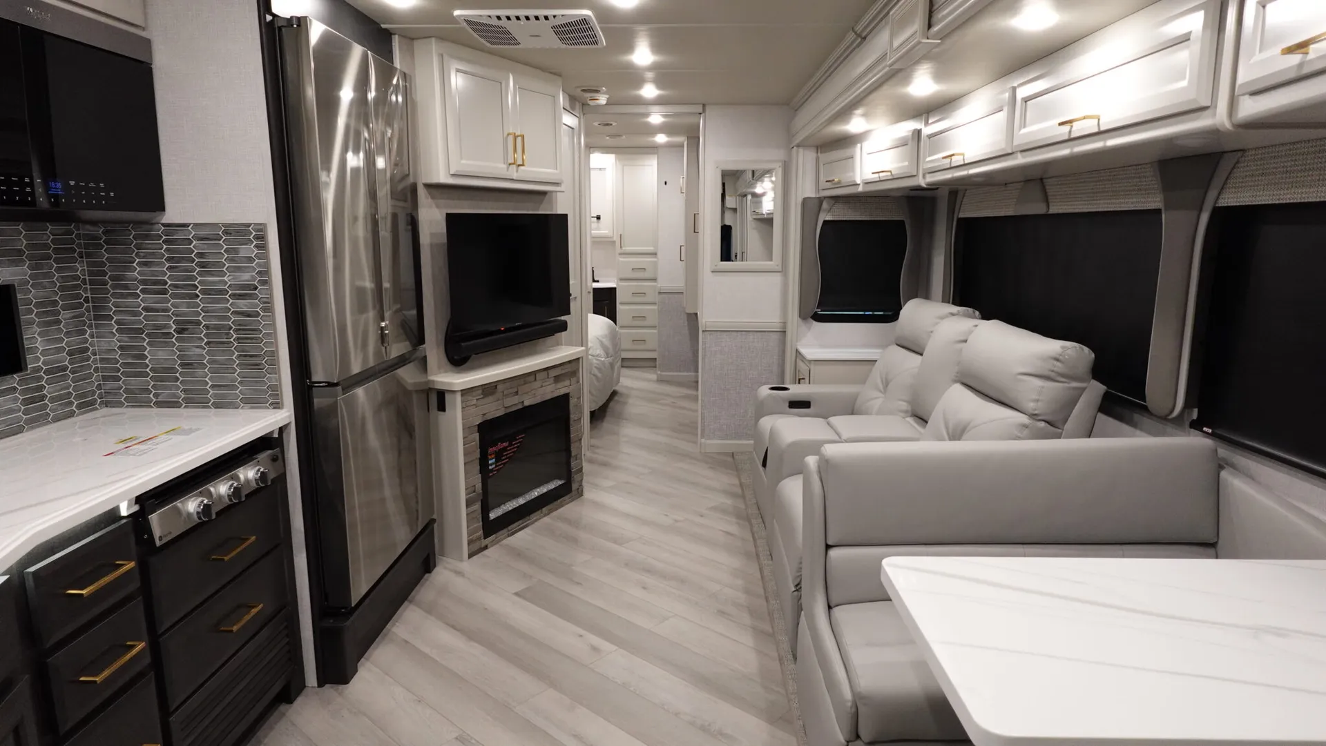 2026 Fleetwood Bounder 35K - Photo 3