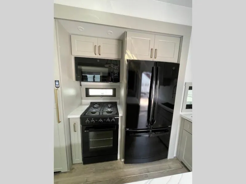2026 Brinkley Model G 4000, Photos photo 40