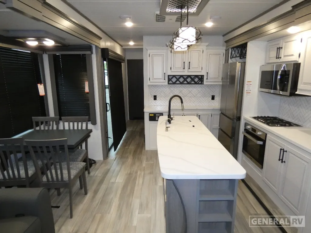 2025 Keystone RV Retreat 39LOFT - Photo 4