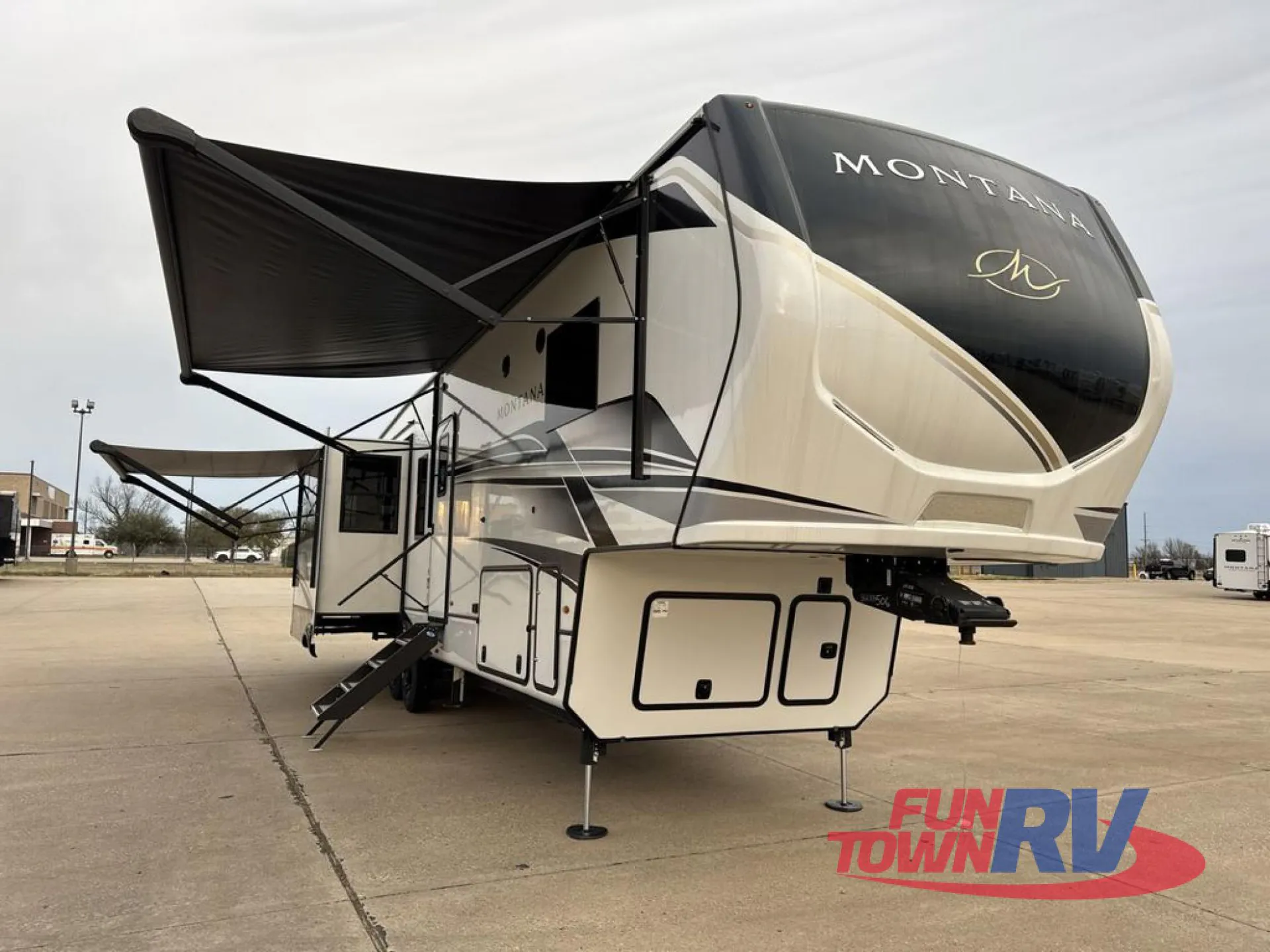 2025 Keystone Montana 3623EB - Photo 2
