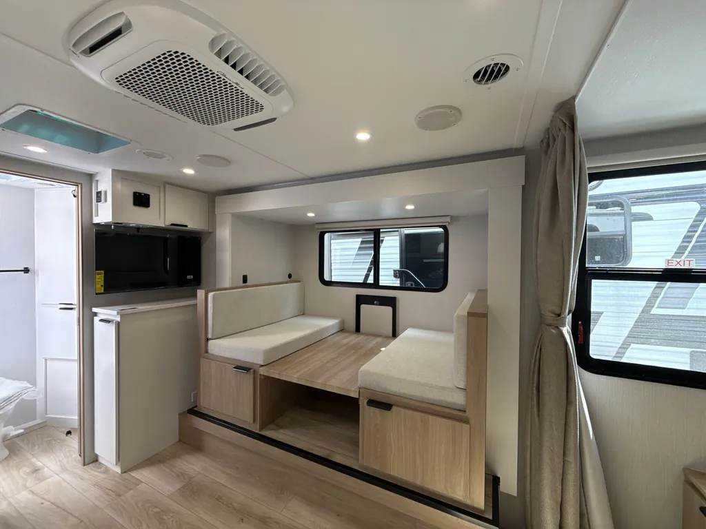2027 Winnebago Micro Minnie 2108DS, Photos photo 12