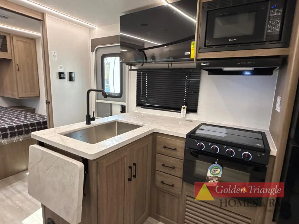 2026 Coachmen Freedom Express Select 30SE, Photos photo 9