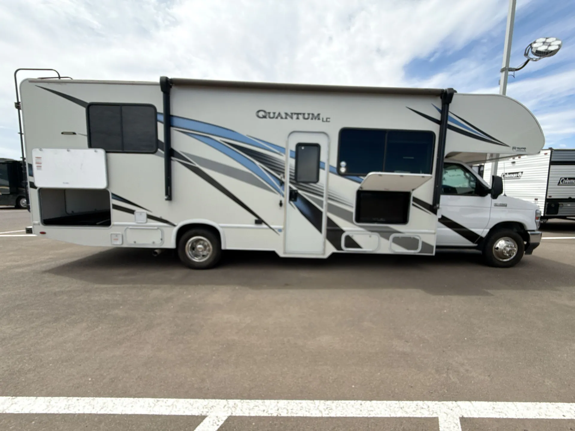 2023 Thor Motor Coach Quantum LC28 — campside