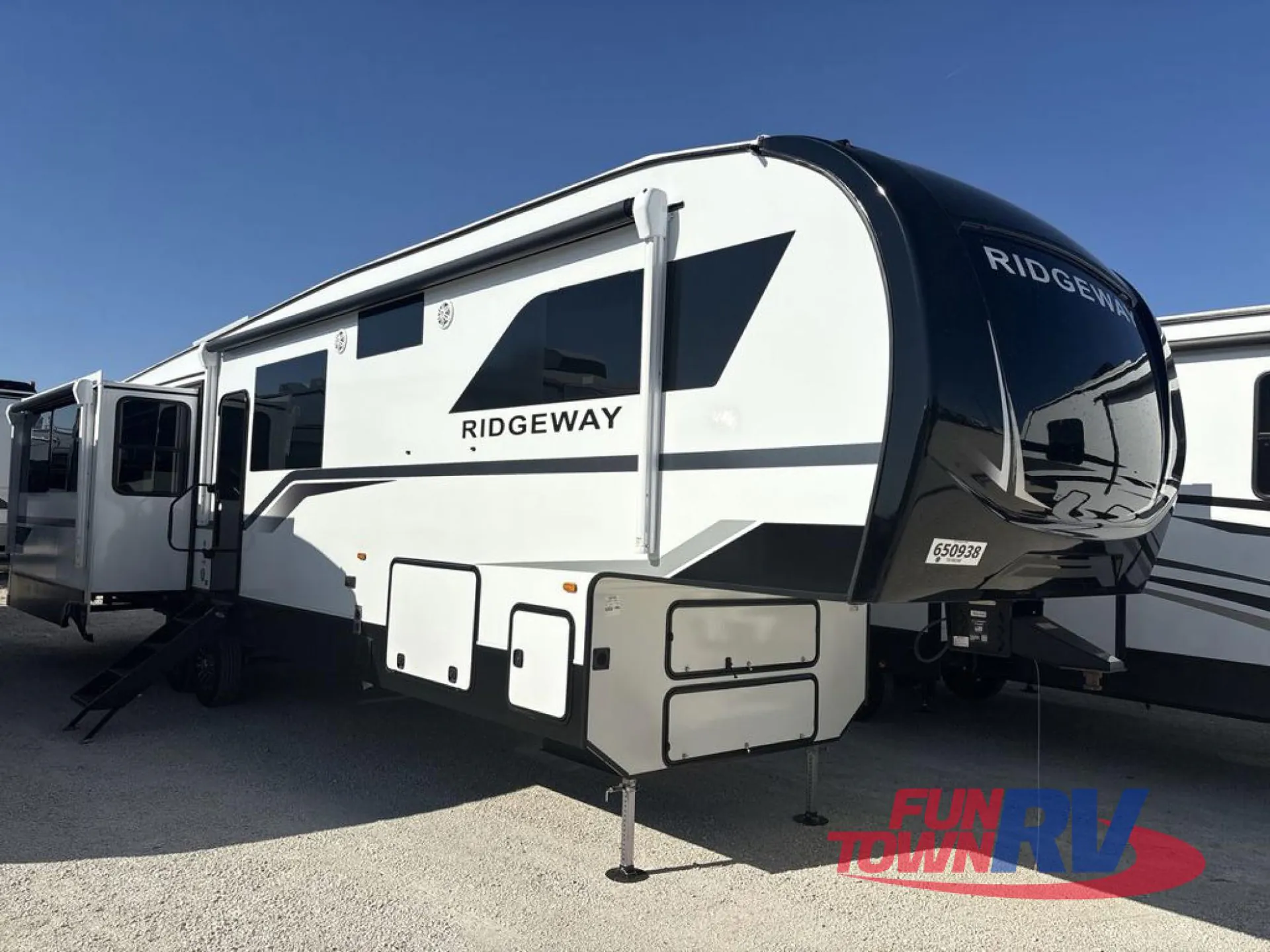 2026 K-Z Ridgeway 36MB - Photo 2
