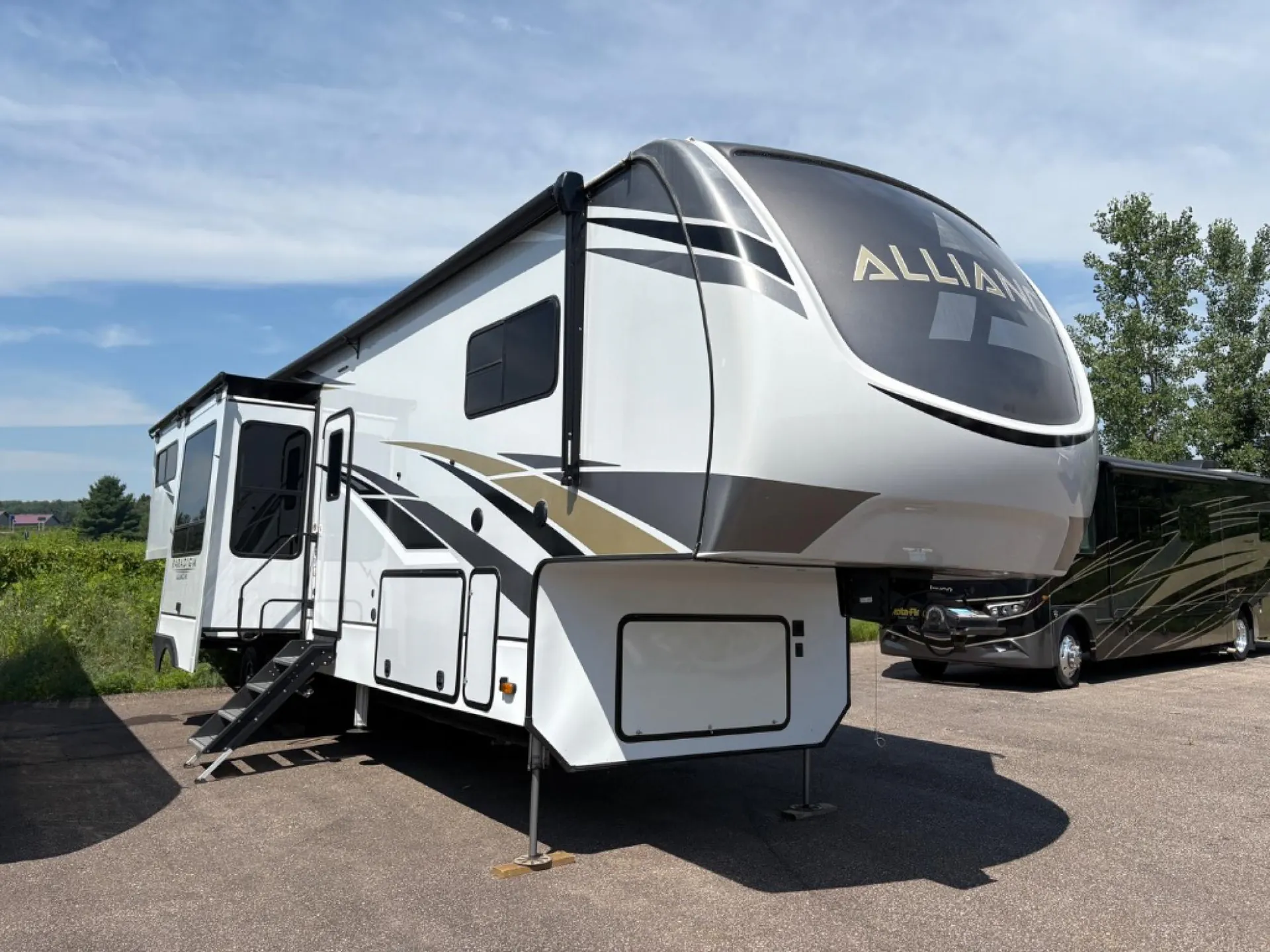2021 Alliance RV Paradigm 365RD - Photo 2