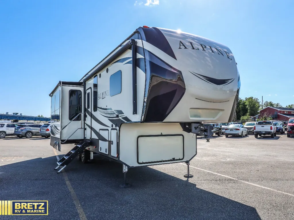 2019 Keystone Alpine 3020RE - Photo 2