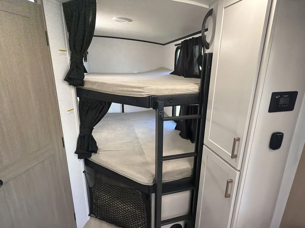 2027 Jayco Jay Feather 29BHB, Photos photo 32